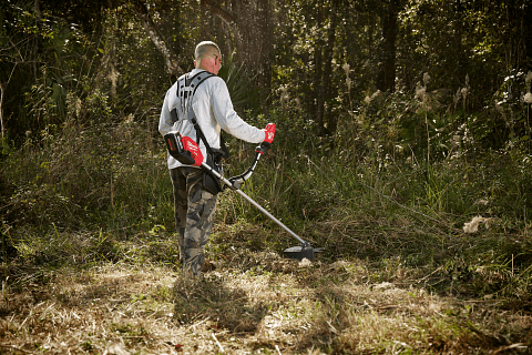 https://protoolinnovationawards.com/wp-content/uploads/2023/08/Milwaukee-Tool-M18-FUEL-Brush-Cutter-3015-20.png